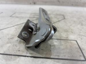 Петля капота левая 8E0823301E Audi A4 B6