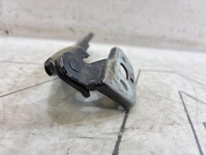 Петля капота правая 4F0823302 Audi A6 C6 / S6 C6 / RS6 C6