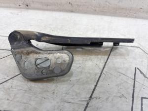 Петля капота правая 4F0823302 Audi A6 C6 / S6 C6 / RS6 C6