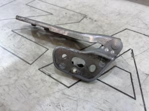 Петля капота левая 4F0823301 Audi A6 C6 / S6 C6 / RS6 C6