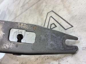Петля крышки багажника А4 В6 8E5827301C Audi A4 B6 sedan