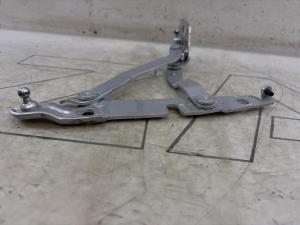 Петля крышки багажника левая 8E5827301G Audi A4 B6 sedan