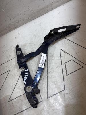 Петля крышки багажника 8E5827302C Audi A4 B6 sedan