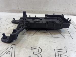 Площадка под АКБ 1K0915333C Volkswagen Jetta MK5