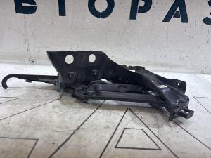 Кронштейн фар левый 1Z0941339 Skoda Octavia 2