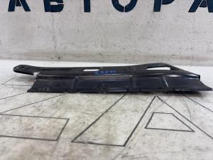 Направляющая заднего бампера правая 1Z5807148A 