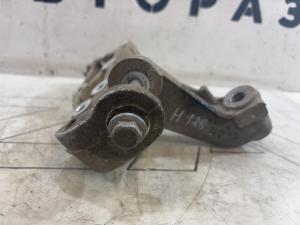 Кронштейн подрамника правый 1K0199296F Volkswagen Jetta MK5