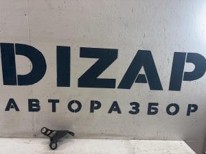 Кронштейн крепления троса МКПП 5Q0711789 Skoda Octavia II рест