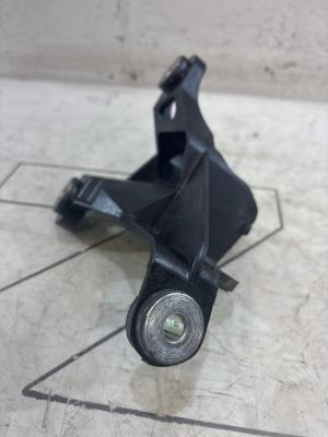 Кронштейн крепления троса МКПП 5Q0711789 Skoda Octavia II рест