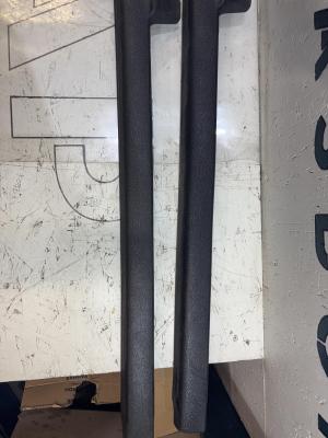 Накладки порога внутренняя правая 893853906D Audi 80 B3