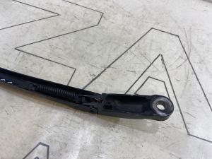 Поводок бескаркасной щётки 7L6955408B Volkswagen Touareg I