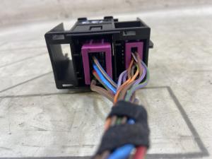 Кронштейн корпуса разъёма 1Z0937545A Skoda Octavia RS II