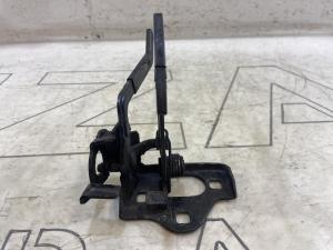 Крючок капота 1Z0823480E Skoda Octavia RS II