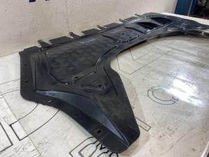 Пыльник двигателя центральный 1K0825237J Skoda Octavia II рест