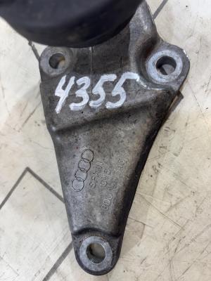 Кронштейн двигателя передний 8D0199343J Audi A4 B5