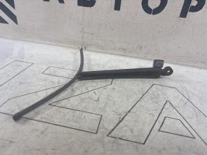 Поводок бескаркасной щётки 1T0955707A Skoda Octavia II рест