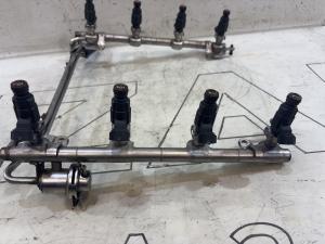 Топливная рампа 8E0201215AE Audi A4 B6 / A4 B7