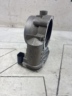 Дроссельная заслонка 077133062A 