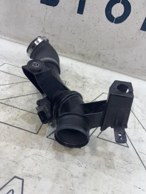 Воздушный трубопровод 5N0145770G Skoda Octavia RS II