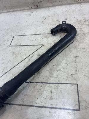 Патрубок системы охлаждения 5N0122101R Skoda Octavia RS II