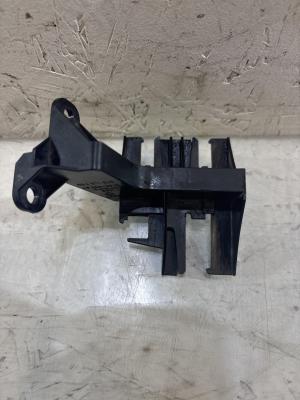 Кронштейн держателя провода 06J971845 Skoda Octavia RS II