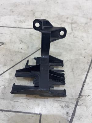 Кронштейн держателя провода 06J971845 Skoda Octavia RS II