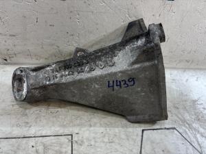 Кронштейн двигателя правый 8A0199308J Audi 80 B4