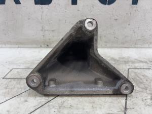 Кронштейн двигателя правый 8A0199308J Audi 80 B4