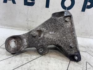 Кронштейн двигателя правый 8A0199308J Audi 80 B4