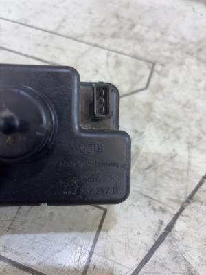 Компрессор центрального замка 443862257B Audi 80 B3