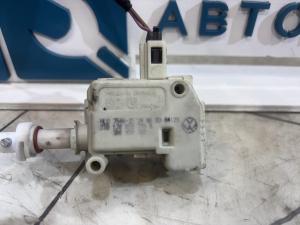 Замок лючка бензобака 1J0810773B Volkswagen Touareg I